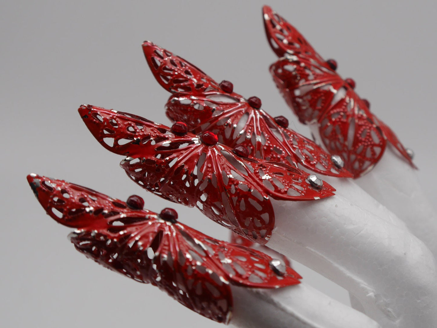 5pc red silver crackle nails ~ Elb ~ Elfe ~ Fantasy ~ Filigree Claws ~ armor ring ~ gothic ~ jewels or finger tips