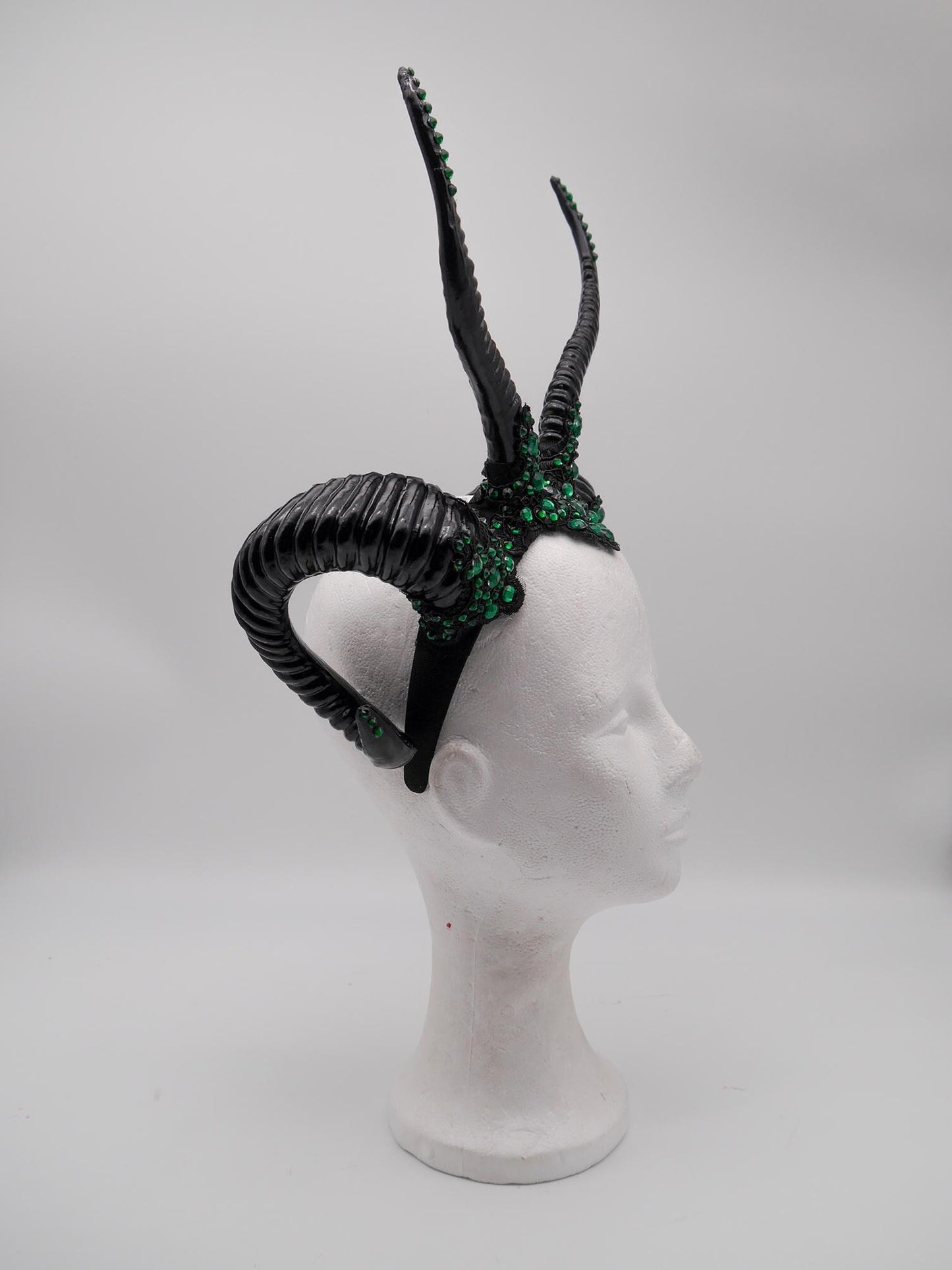 Double Horns – Emerald Noir Collection ~ gothic Hörner ~ Fantasy ~ Kopfschmuck ~ Dämon ~ Hexe ~ Festival ~ occult ~ wicca ~ Maleficent