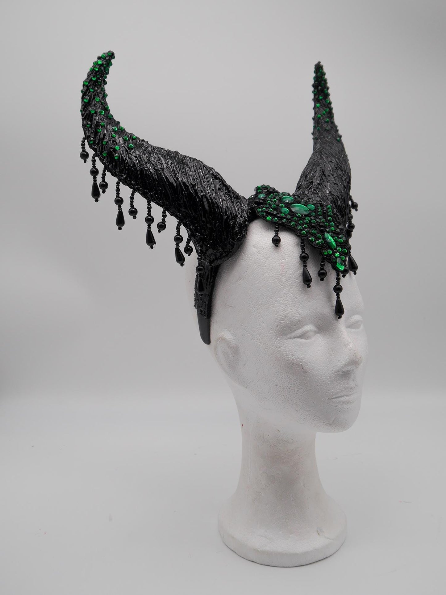 Maleficent Horns – Emerald Noir Collection ~ gothic Hörner ~ Fantasy ~ Kopfschmuck ~ Dämon ~ Hexe ~ Festival ~ occult ~ wicca ~ Maleficent