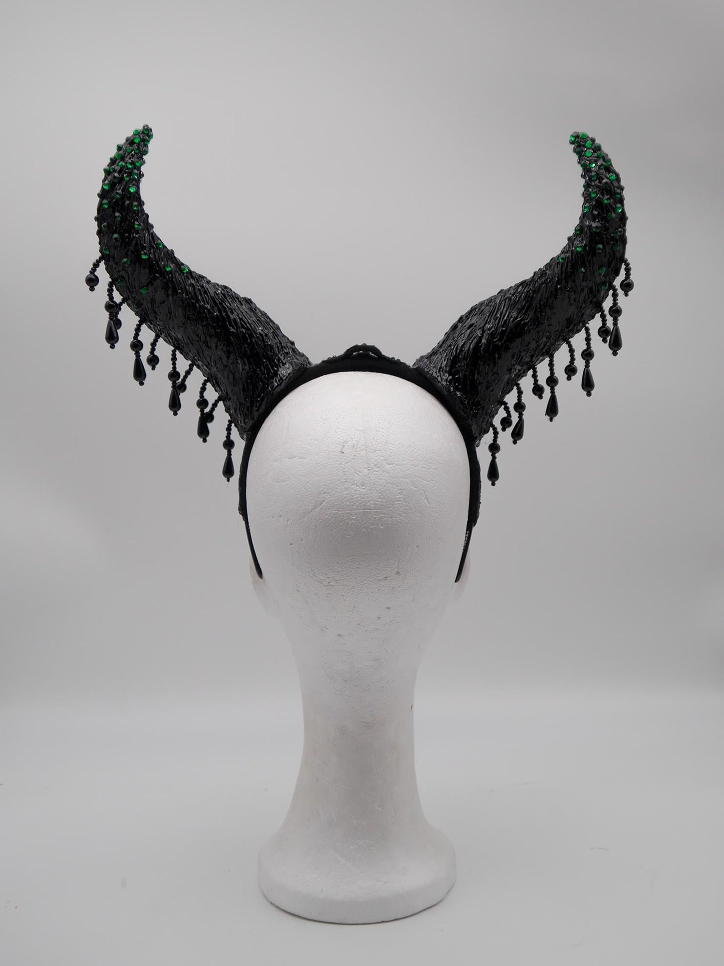 Maleficent Horns – Emerald Noir Collection ~ gothic Hörner ~ Fantasy ~ Kopfschmuck ~ Dämon ~ Hexe ~ Festival ~ occult ~ wicca ~ Maleficent