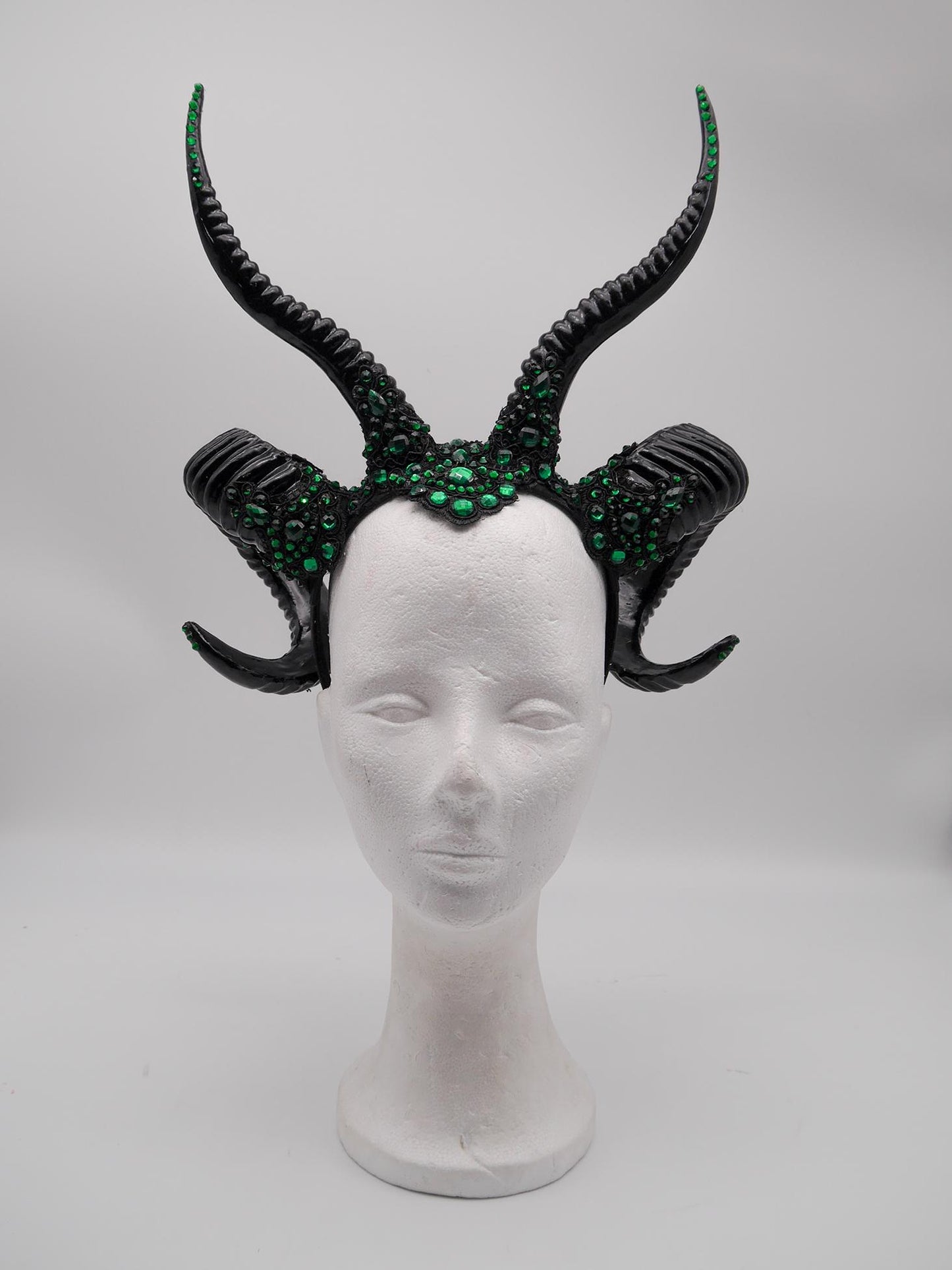 Double Horns – Emerald Noir Collection ~ gothic Hörner ~ Fantasy ~ Kopfschmuck ~ Dämon ~ Hexe ~ Festival ~ occult ~ wicca ~ Maleficent