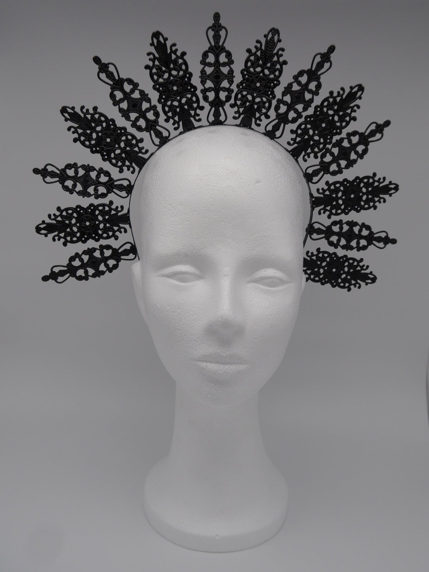 black Royal Gothic Metal gloriole halo nimbus crown Krone Kranz Heiligenschein