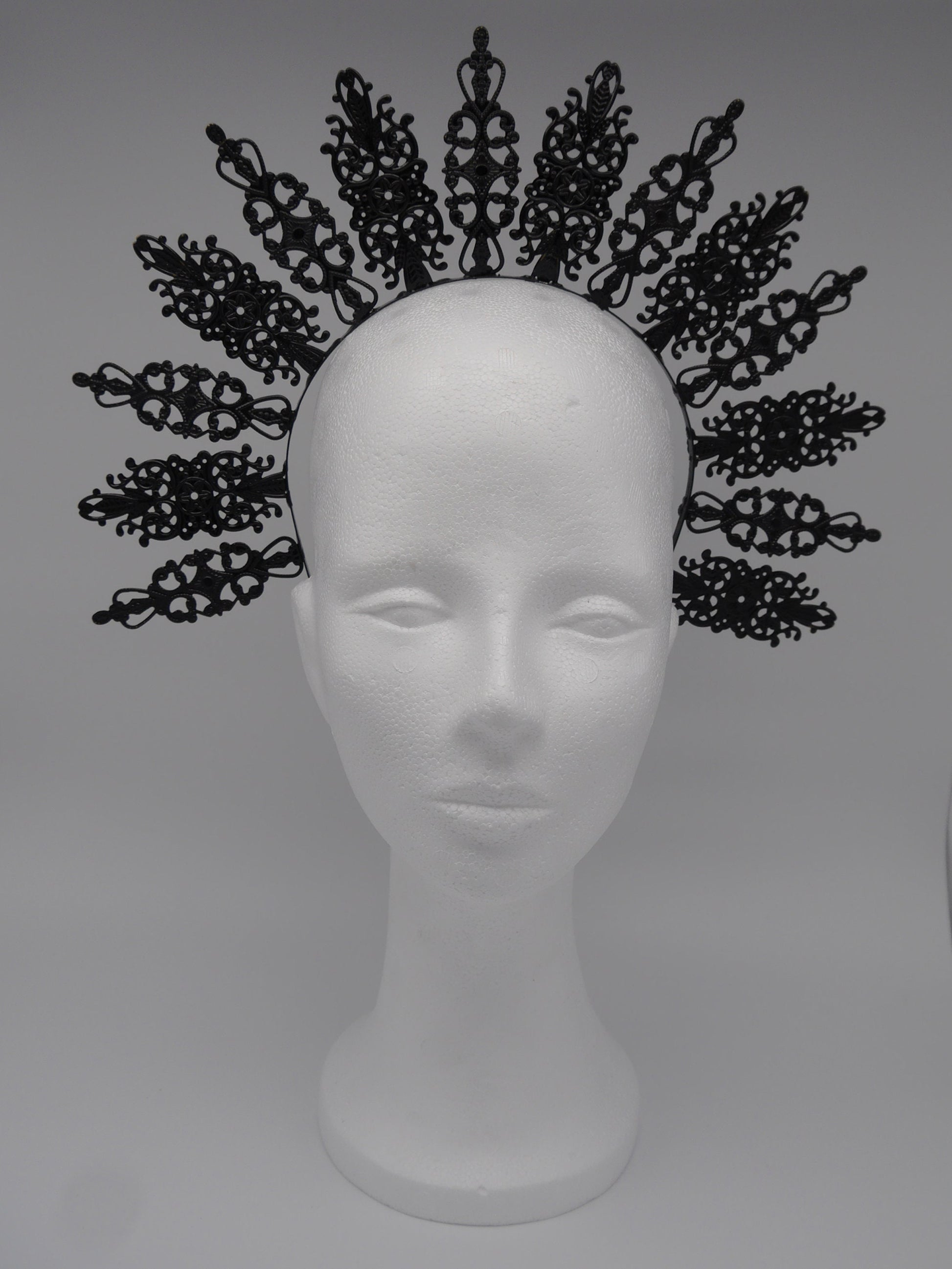 black Royal Gothic Metal gloriole halo nimbus crown Krone Kranz Heiligenschein