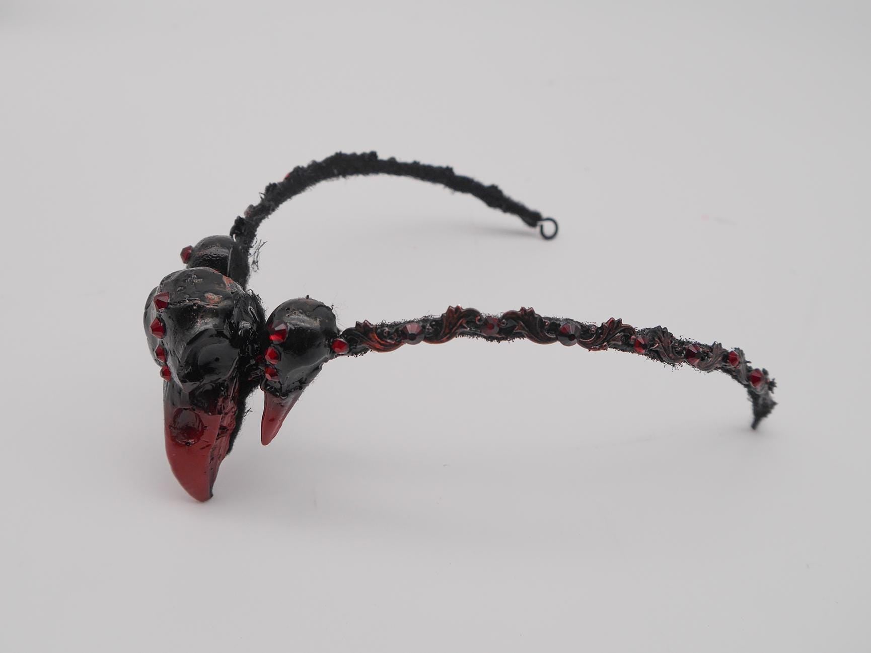 Bloody Raven Tiara ~ Gothic Kopfschmuck ~ Rabenschädel ~ Goth ~ Mystischer Haarschmuck