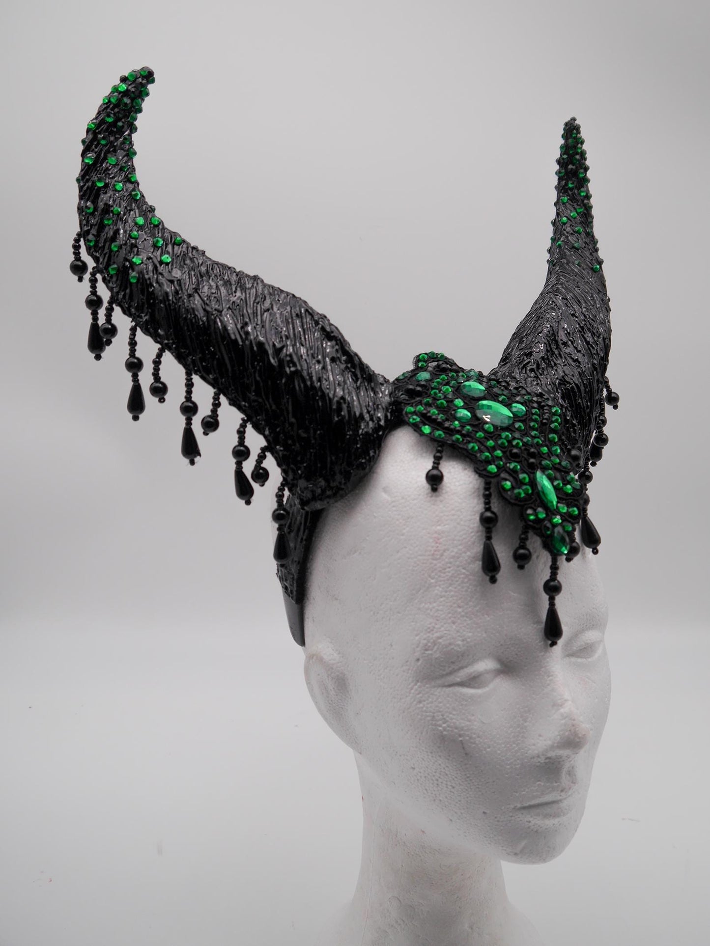 Maleficent Horns – Emerald Noir Collection ~ gothic Hörner ~ Fantasy ~ Kopfschmuck ~ Dämon ~ Hexe ~ Festival ~ occult ~ wicca ~ Maleficent