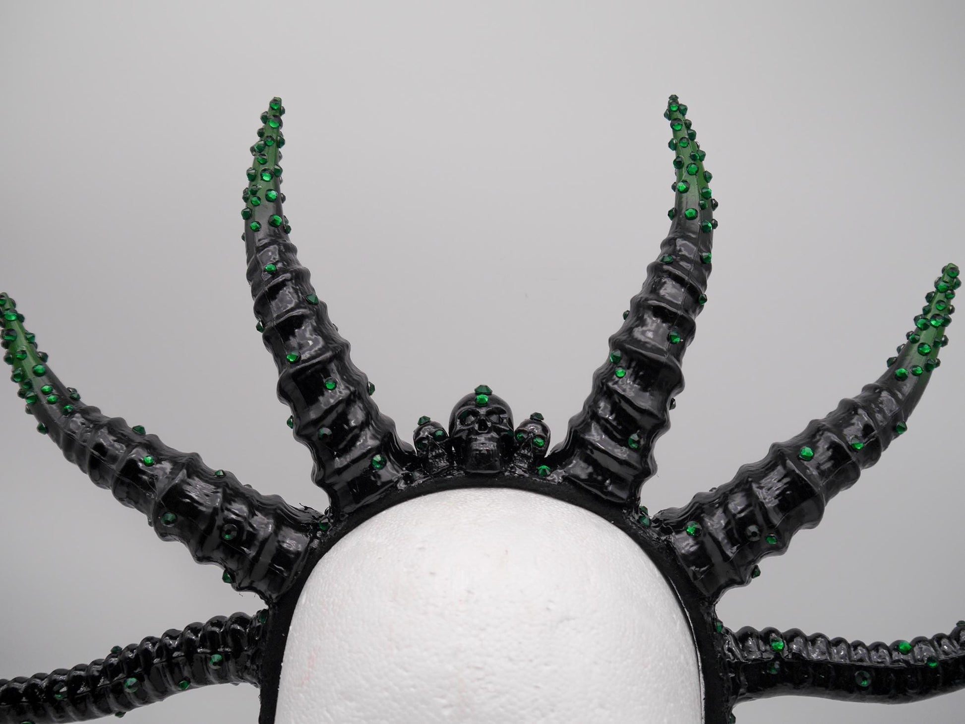 Multi Horns – Emerald Noir Collection ~ gothic Hörner ~ Fantasy ~ Kopfschmuck ~ Dämon ~ Hexe ~ Festival ~ occult ~ wicca ~ Maleficent