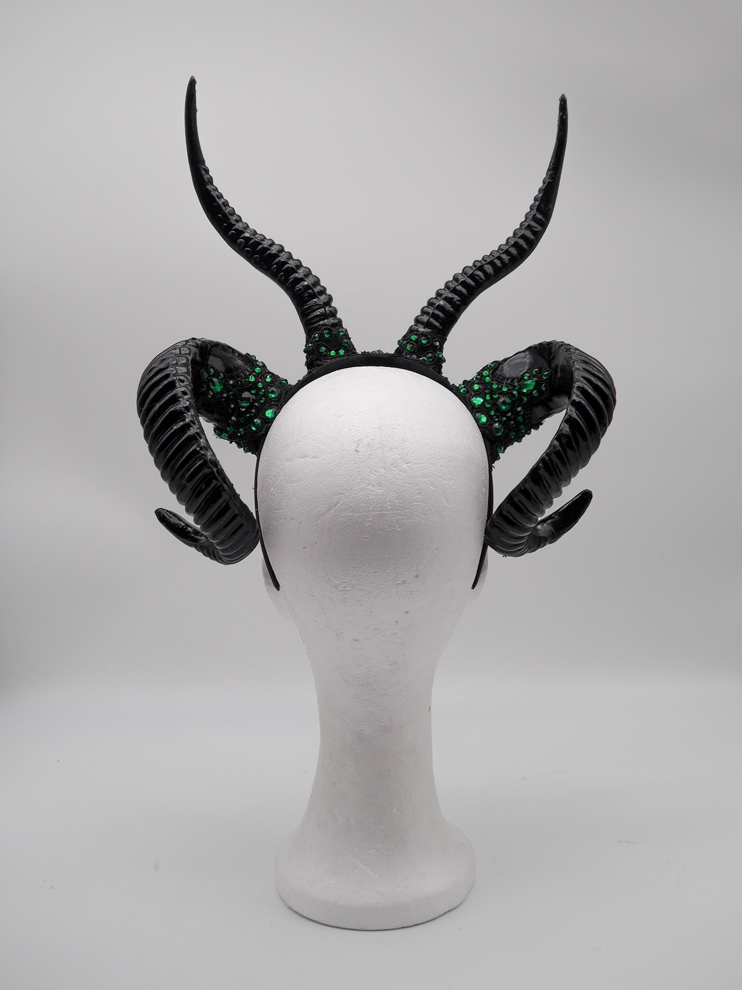 Double Horns – Emerald Noir Collection ~ gothic Hörner ~ Fantasy ~ Kopfschmuck ~ Dämon ~ Hexe ~ Festival ~ occult ~ wicca ~ Maleficent