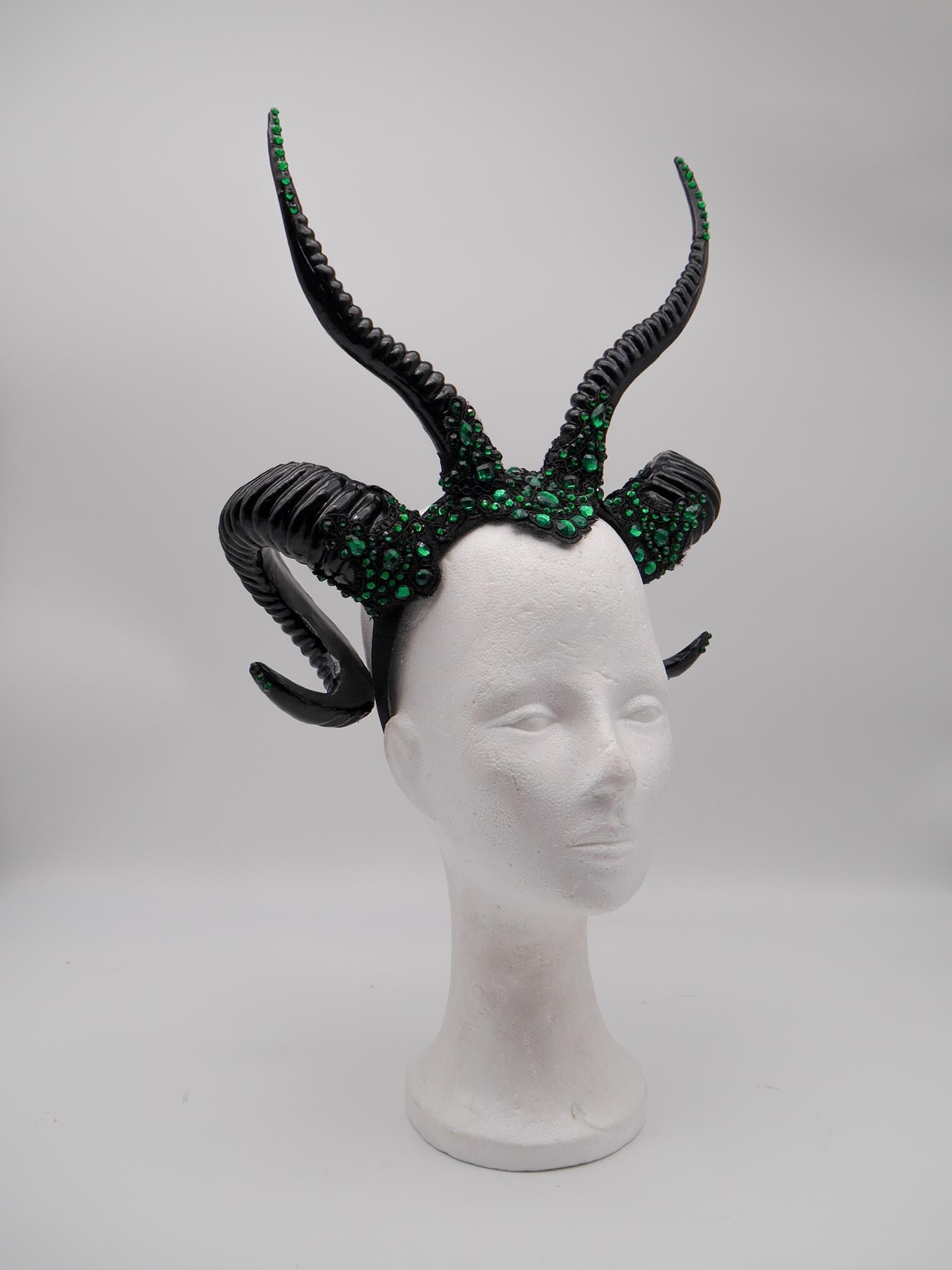 Double Horns – Emerald Noir Collection ~ gothic Hörner ~ Fantasy ~ Kopfschmuck ~ Dämon ~ Hexe ~ Festival ~ occult ~ wicca ~ Maleficent