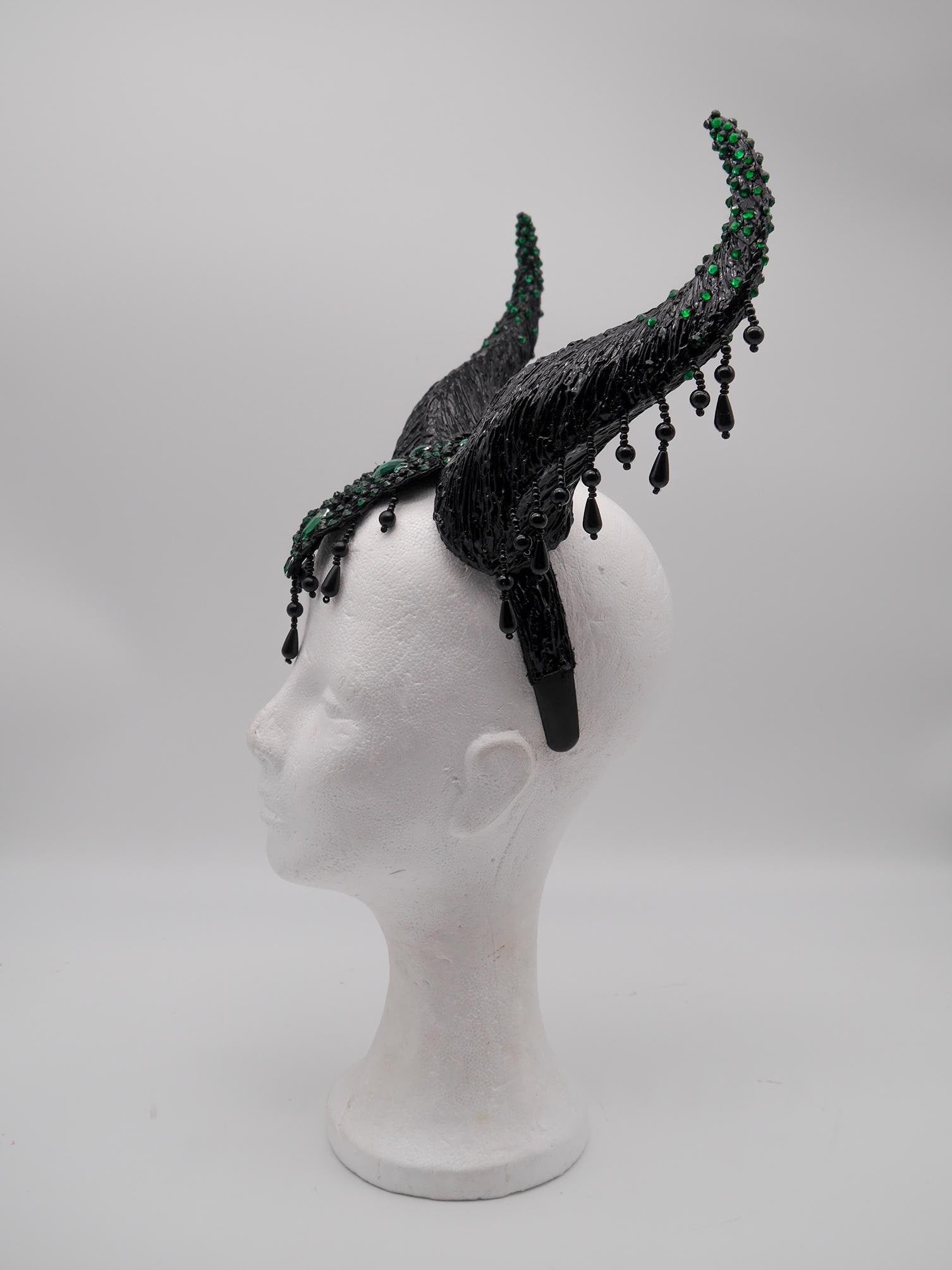 Maleficent Horns – Emerald Noir Collection ~ gothic Hörner ~ Fantasy ~ Kopfschmuck ~ Dämon ~ Hexe ~ Festival ~ occult ~ wicca ~ Maleficent