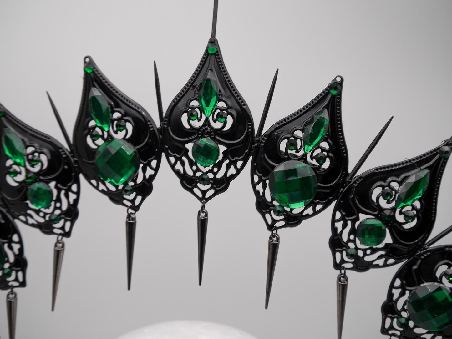 Emerald Noire Gothic Halo ~ Crown ~ black Royal Metal ~ vampir ~ Krone ~ Kranz ~ Kopfschmuck ~ Headdress ~Heiligenschein ~ Fantasy~ goth