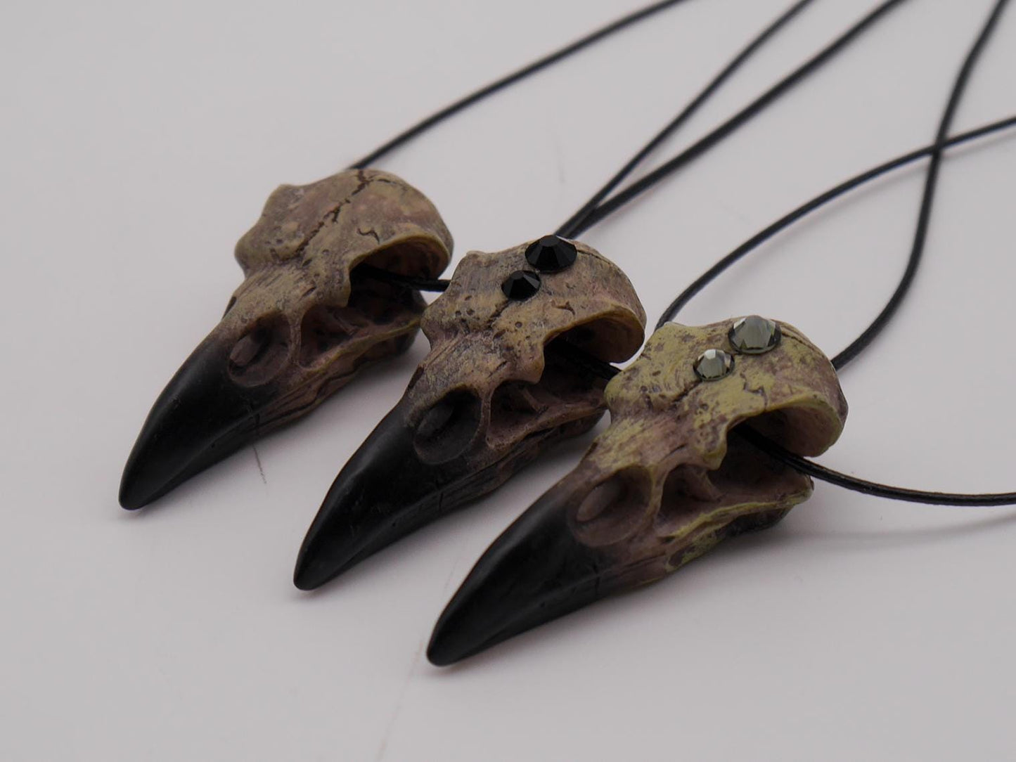Raven Skull Necklace ~ Gothic ~ Rabe ~ Schädel ~ Halskette - Krähe Anhänger ~ Witchy ~ Wicca ~ Vogel ~ Knochen ~ Schmuck ~ Halloween ~ Goth