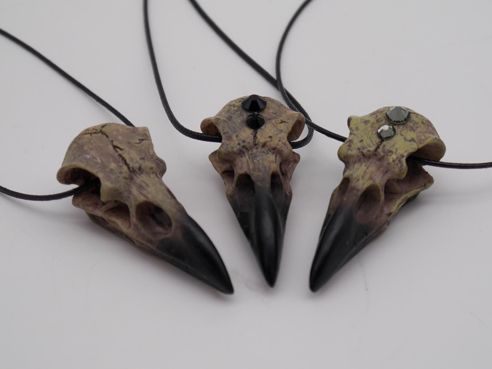 Raven Skull Necklace ~ Gothic ~ Rabe ~ Schädel ~ Halskette - Krähe Anhänger ~ Witchy ~ Wicca ~ Vogel ~ Knochen ~ Schmuck ~ Halloween ~ Goth