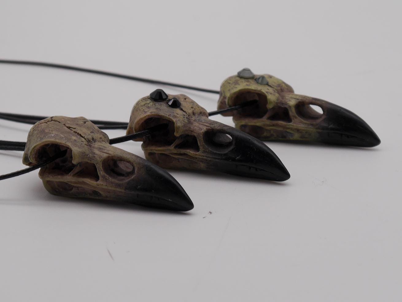 Raven Skull Necklace ~ Gothic ~ Rabe ~ Schädel ~ Halskette - Krähe Anhänger ~ Witchy ~ Wicca ~ Vogel ~ Knochen ~ Schmuck ~ Halloween ~ Goth