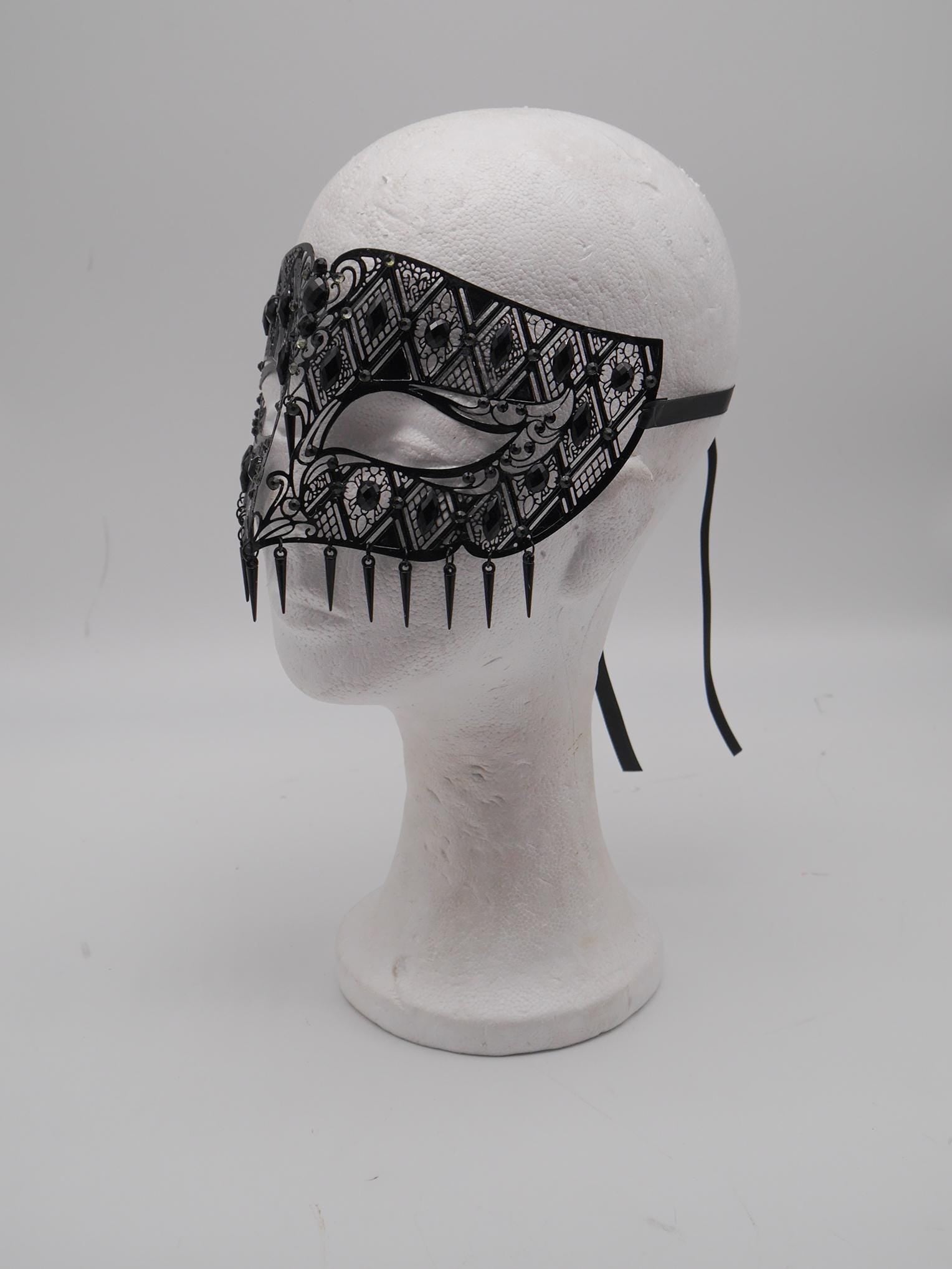 Obsidian Queen – Victorian Gothic Filigree Masquerade Mask
