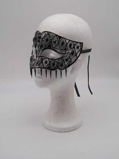 Obsidian Queen – Victorian Gothic Filigree Masquerade Mask