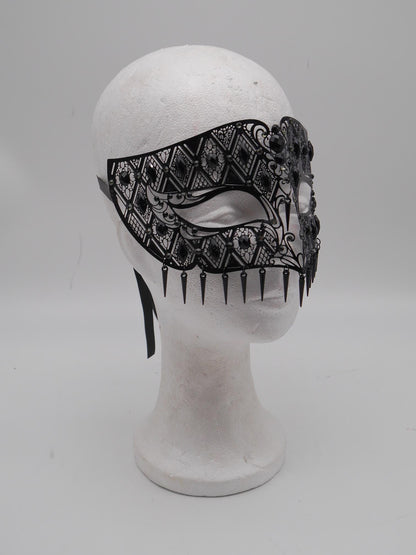 Obsidian Queen – Victorian Gothic Filigree Masquerade Mask