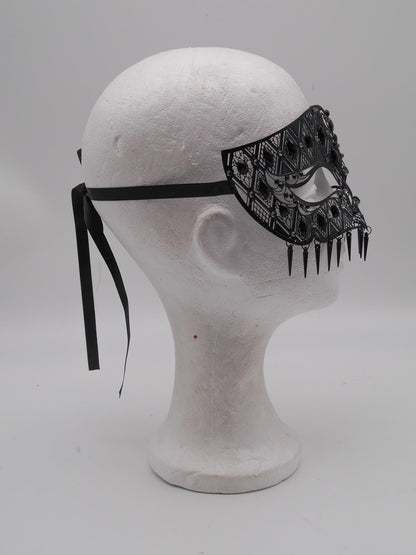 Obsidian Queen – Victorian Gothic Filigree Masquerade Mask