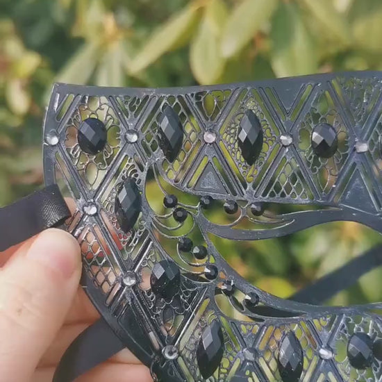 Obsidian Queen – Victorian Gothic Filigree Masquerade Mask