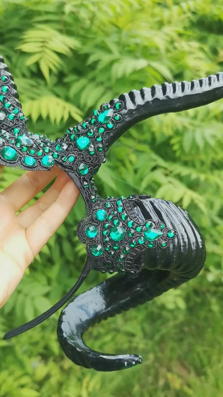 Double Horns – Emerald Noir Collection ~ gothic Hörner ~ Fantasy ~ Kopfschmuck ~ Dämon ~ Hexe ~ Festival ~ occult ~ wicca ~ Maleficent